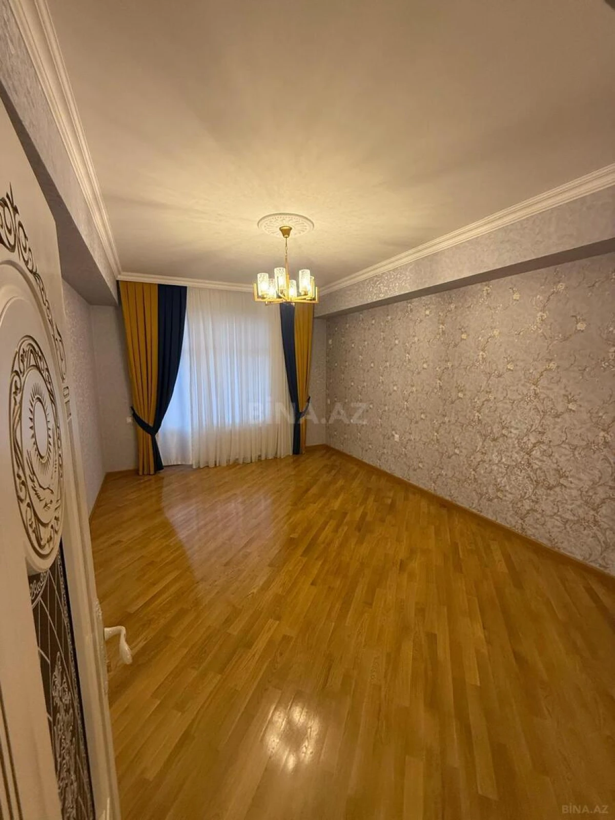 Satılır 3 otaqlı mənzil 137 m²