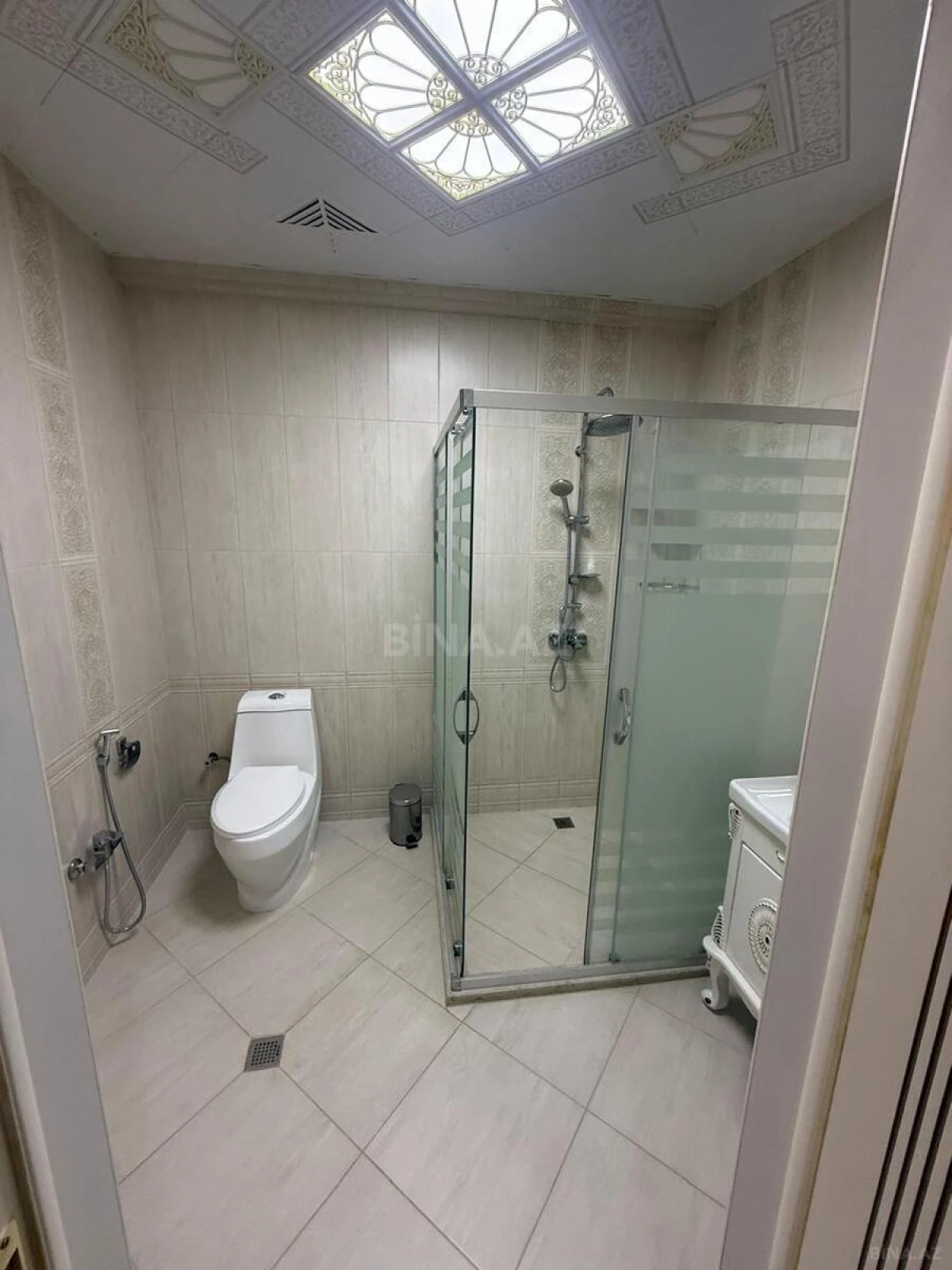 Satılır 3 otaqlı mənzil 137 m²