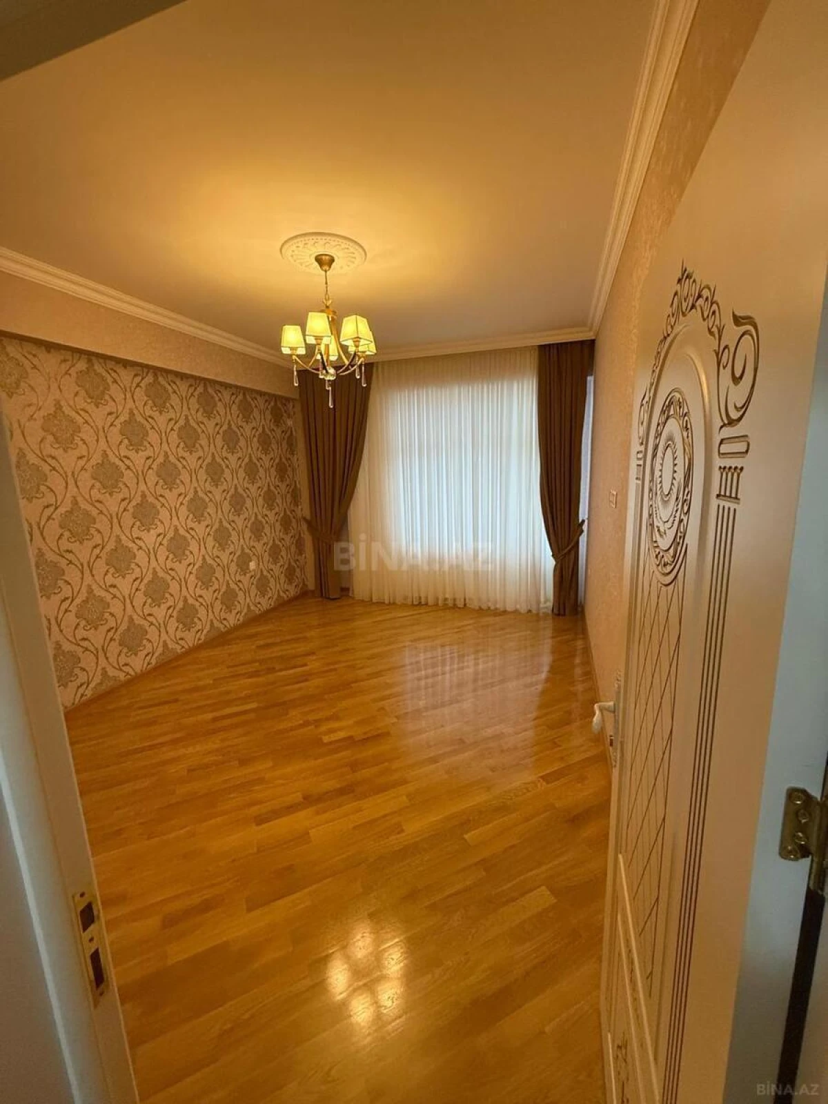 Satılır 3 otaqlı mənzil 137 m²