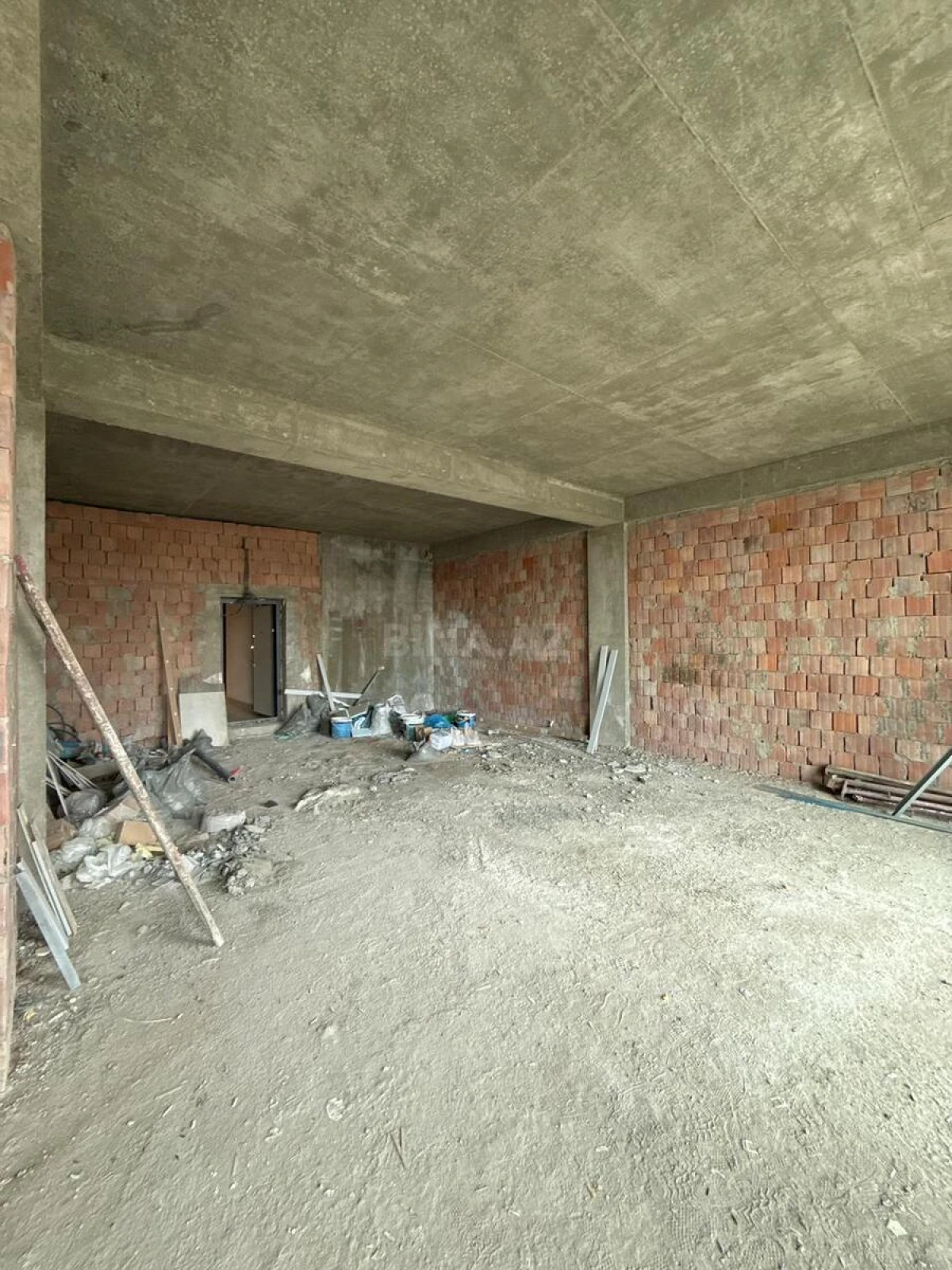 Satılır 2 otaqlı mənzil 84.3 m²