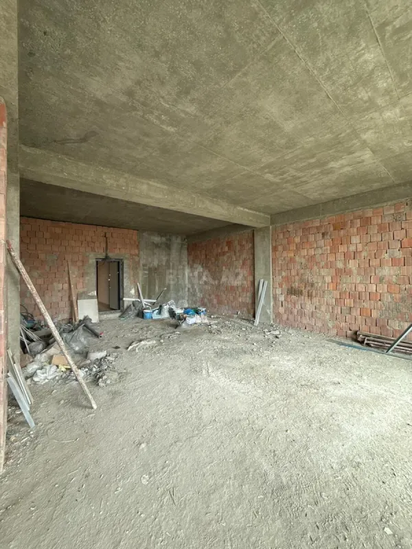 Satılır 2 otaqlı mənzil 84.3 m²