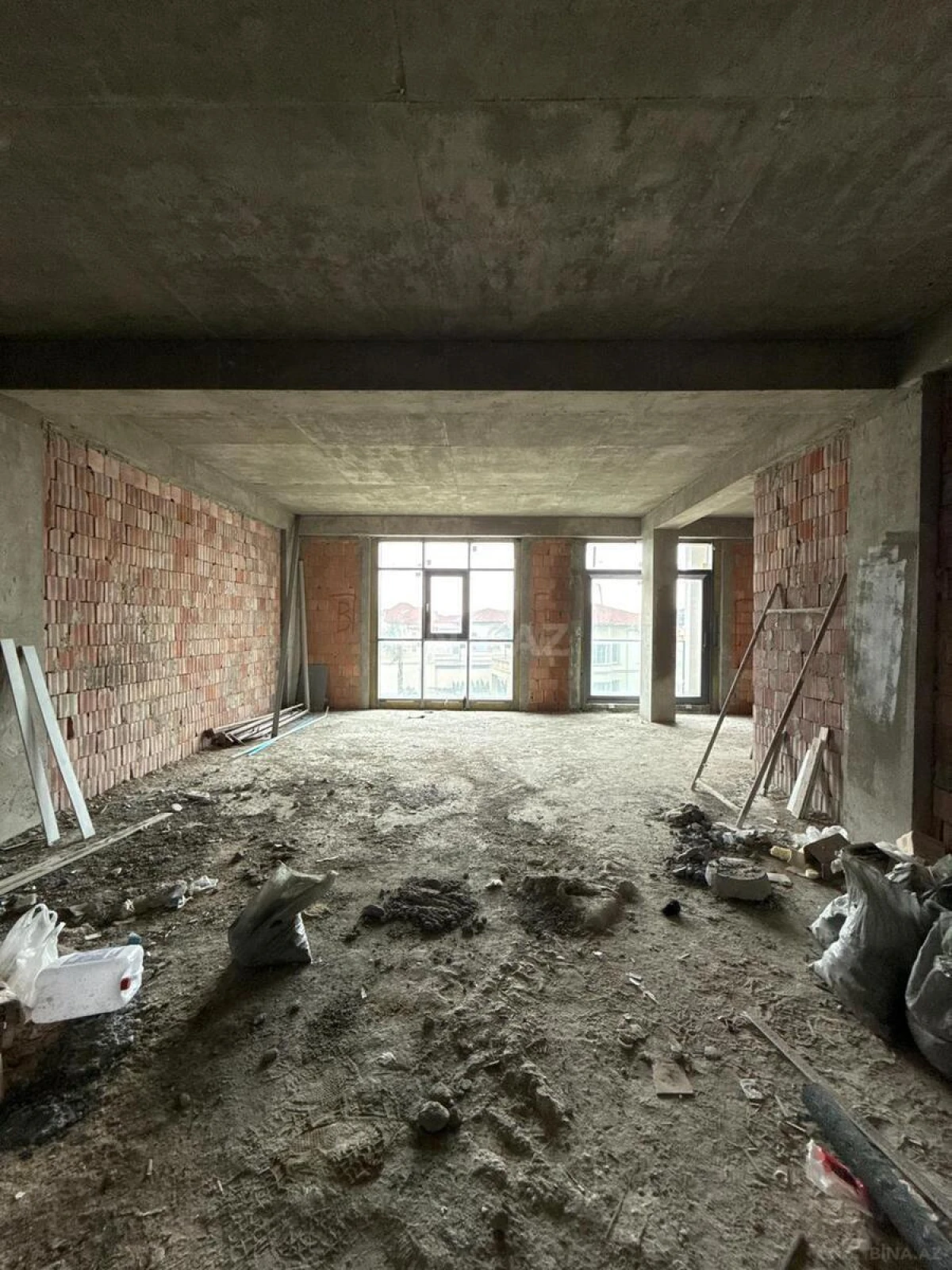 Satılır 2 otaqlı mənzil 84.3 m²