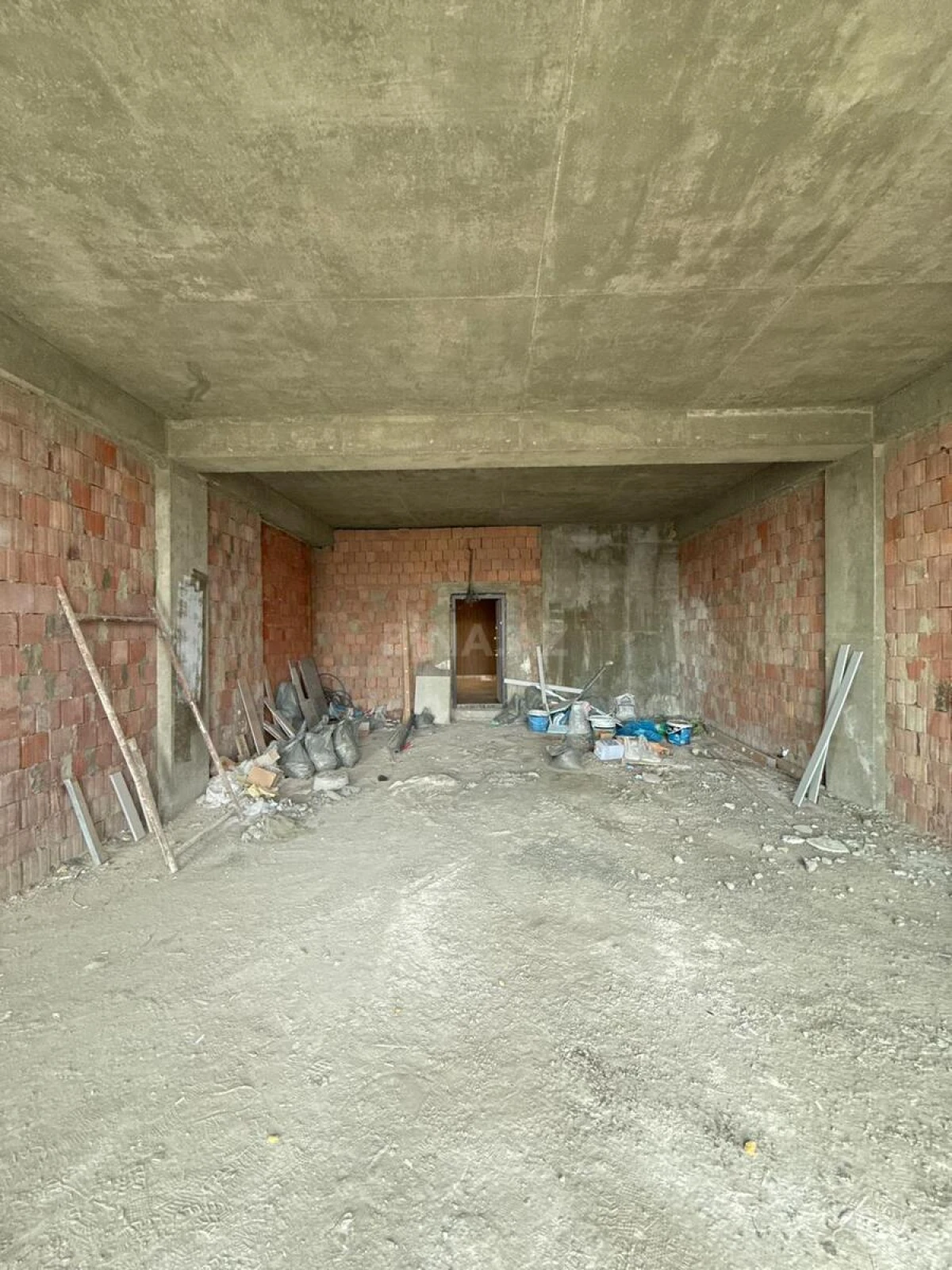 Satılır 2 otaqlı mənzil 84.3 m²