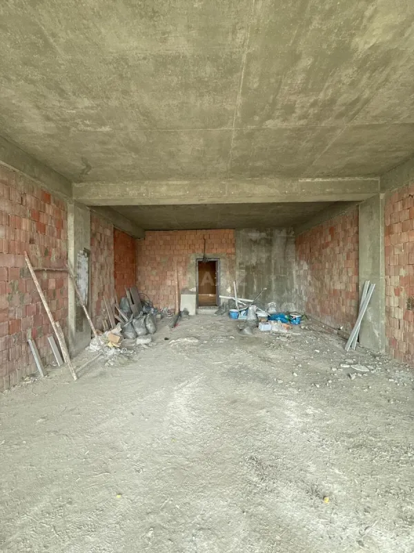 Satılır 2 otaqlı mənzil 84.3 m²