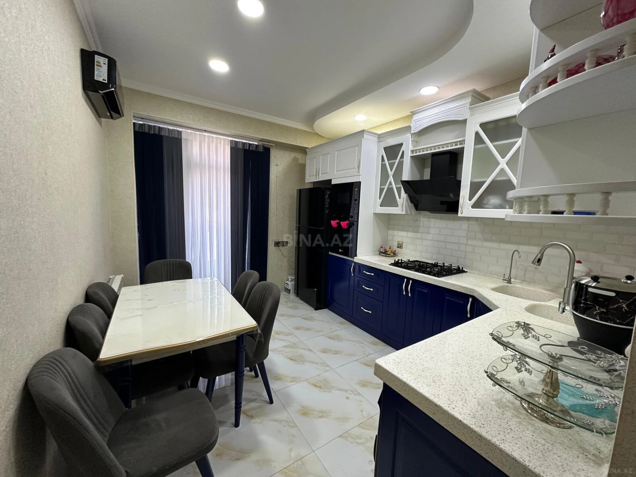 Kirayə verilir 2 otaqlı mənzil 100.3 m²