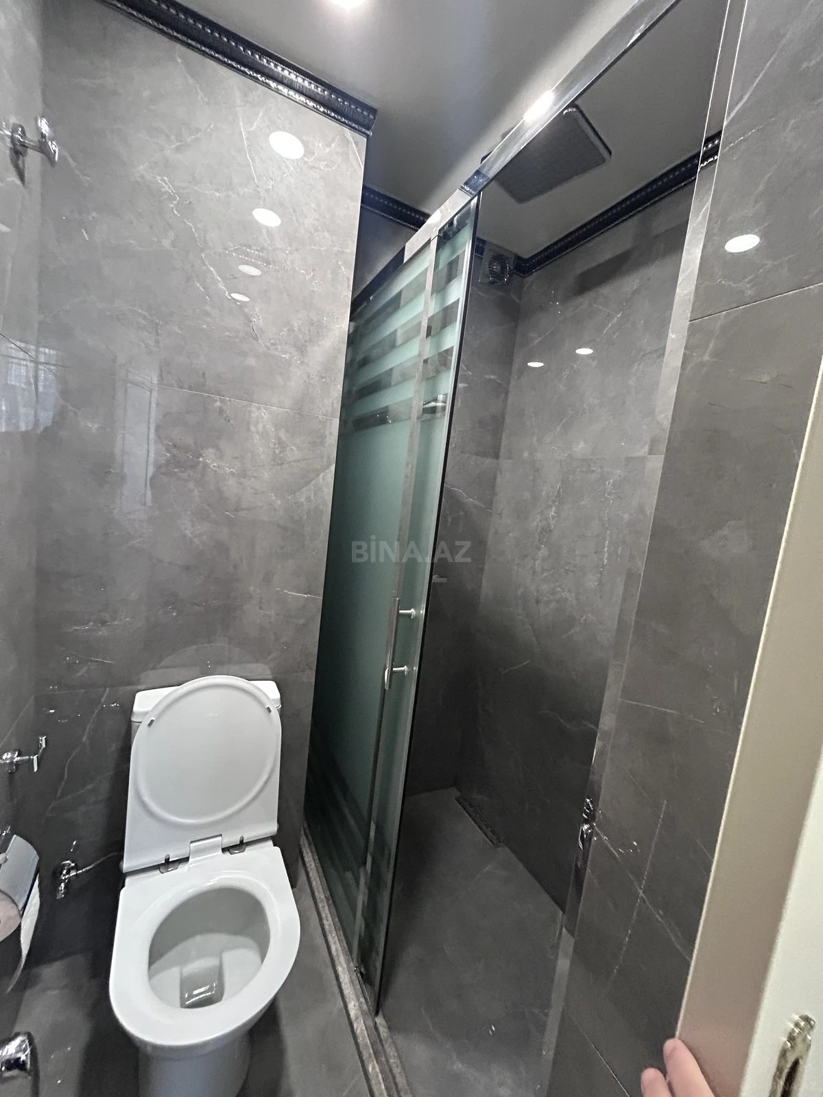 Kirayə verilir 3 otaqlı mənzil 138 m²