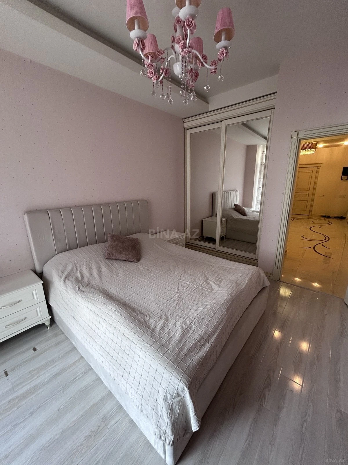 Kirayə verilir 3 otaqlı mənzil 138 m²