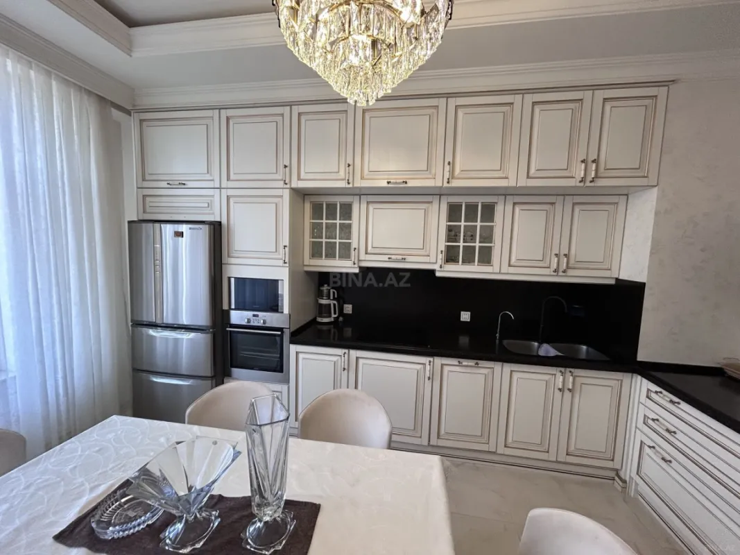 Kirayə verilir 3 otaqlı mənzil 138 m²