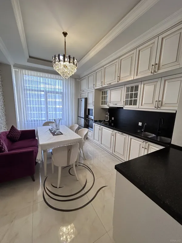 Kirayə verilir 3 otaqlı mənzil 138 m²