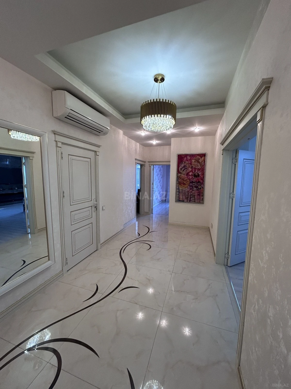 Kirayə verilir 3 otaqlı mənzil 138 m²