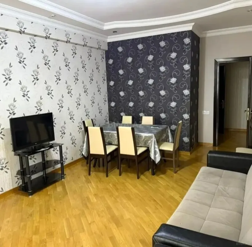 Kirayə verilir 2 otaqlı mənzil 70 m²