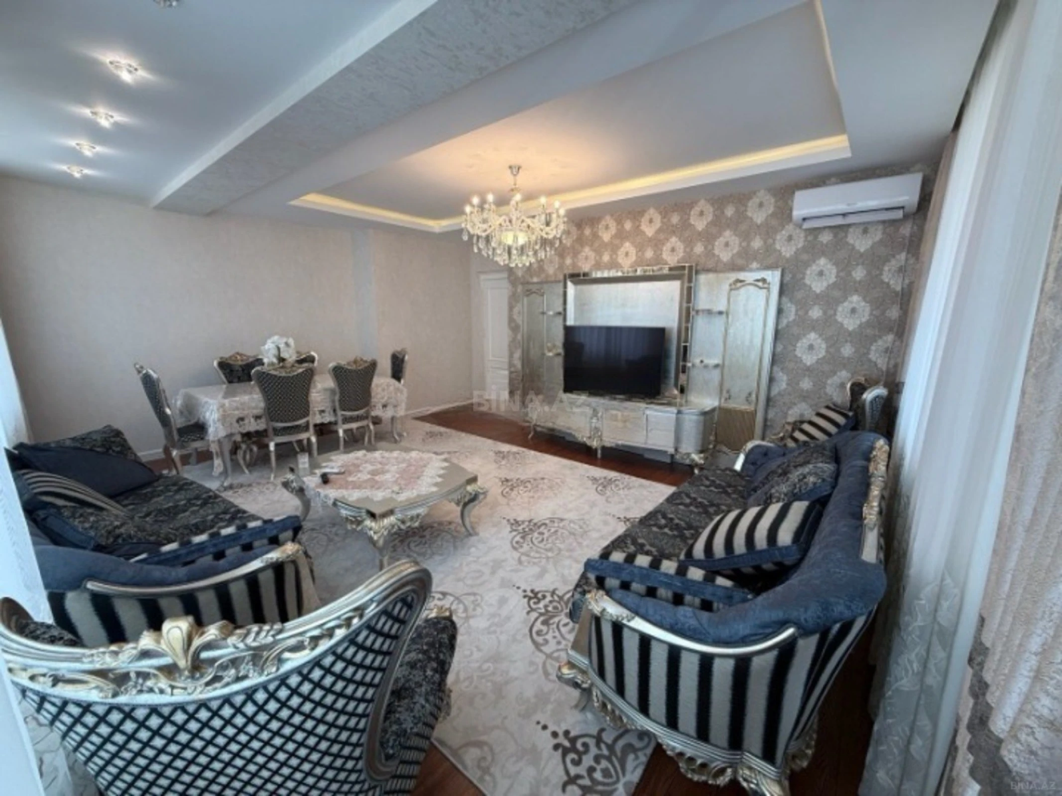 Satılır 4 otaqlı mənzil 180 m²