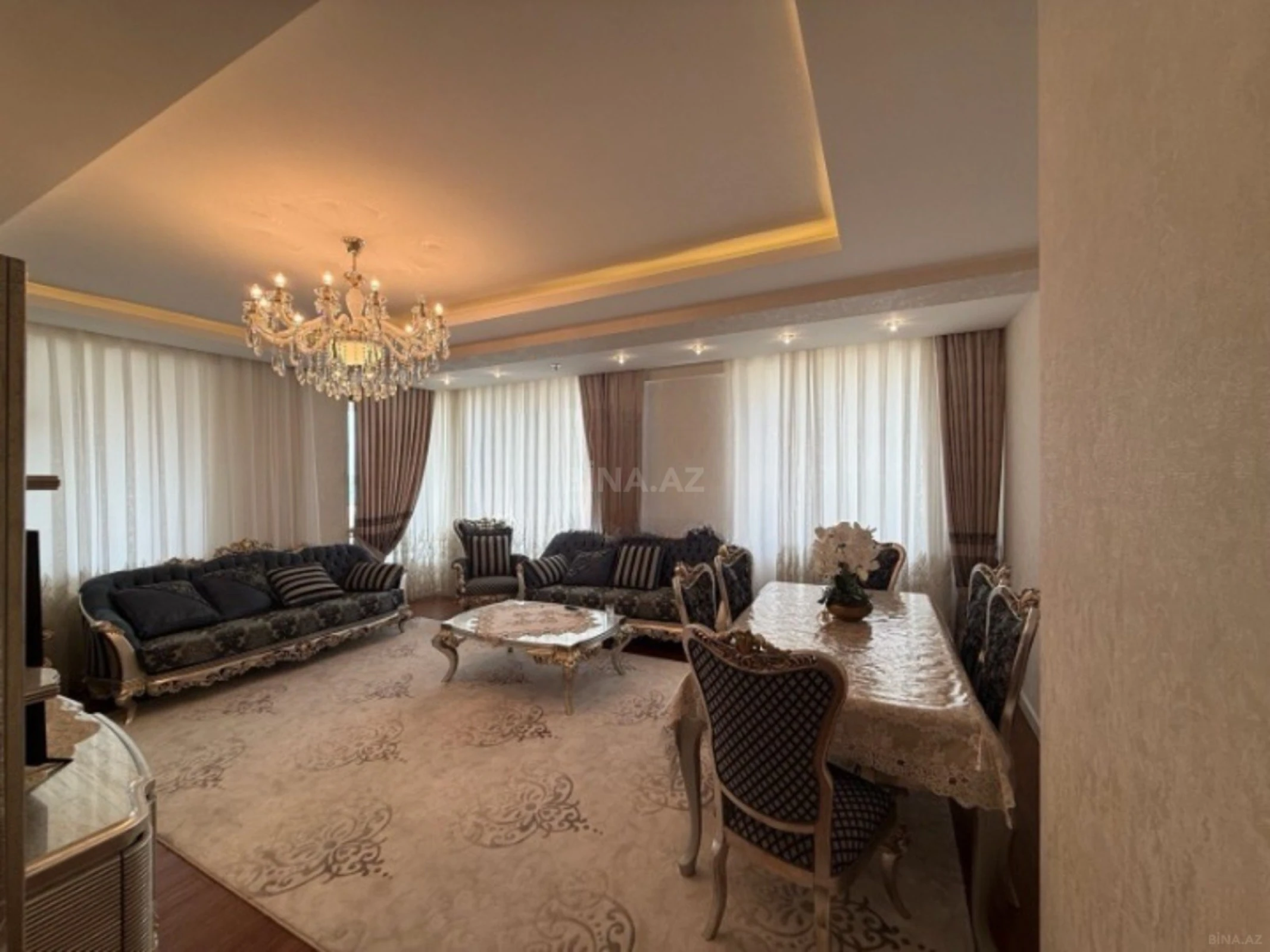 Satılır 4 otaqlı mənzil 180 m²