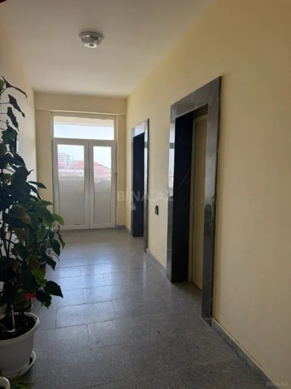 Satılır 4 otaqlı mənzil 180 m²
