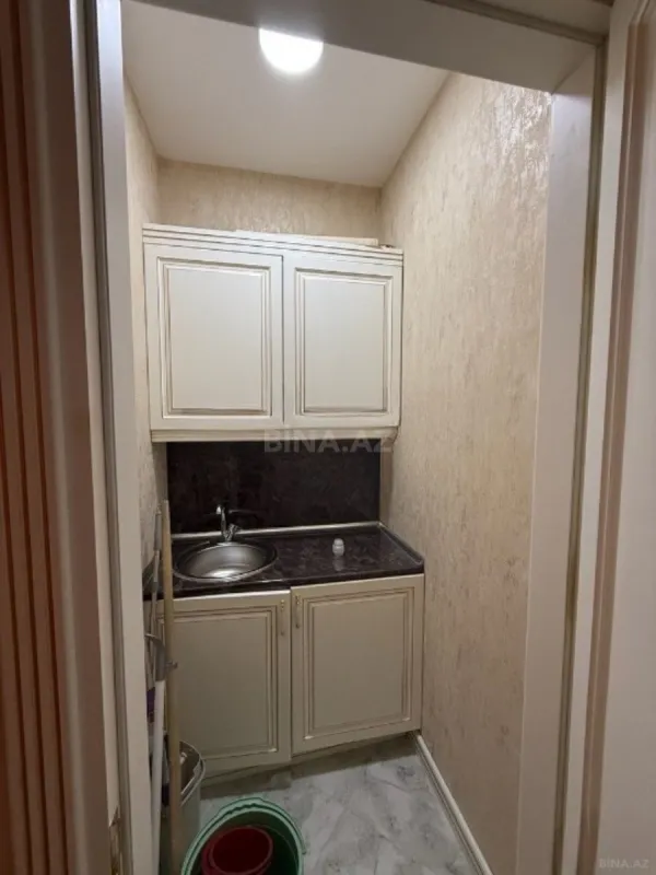 Satılır 4 otaqlı mənzil 180 m²