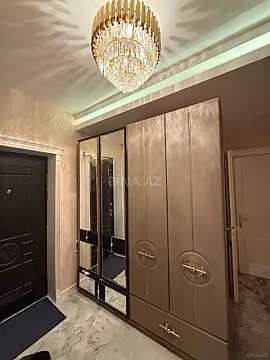 Satılır 4 otaqlı mənzil 180 m²
