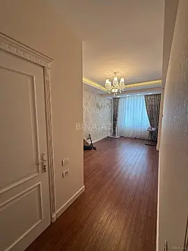Satılır 4 otaqlı mənzil 180 m²