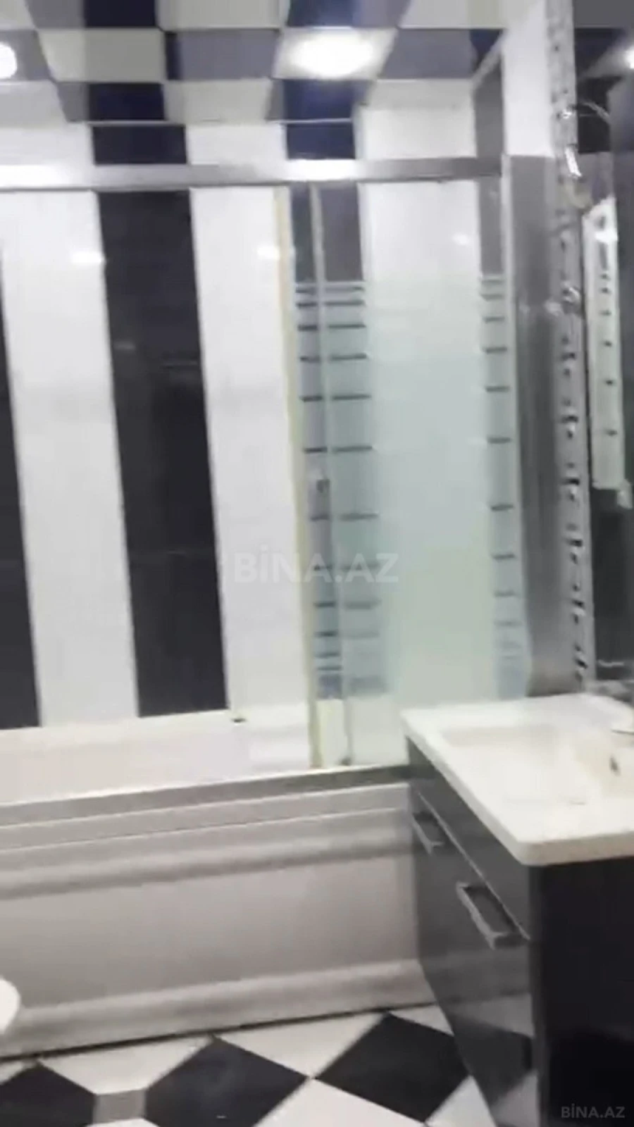 Satılır 2 otaqlı mənzil 105 m²
