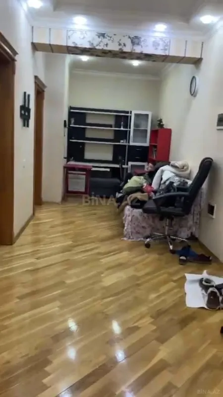 Satılır 2 otaqlı mənzil 105 m²