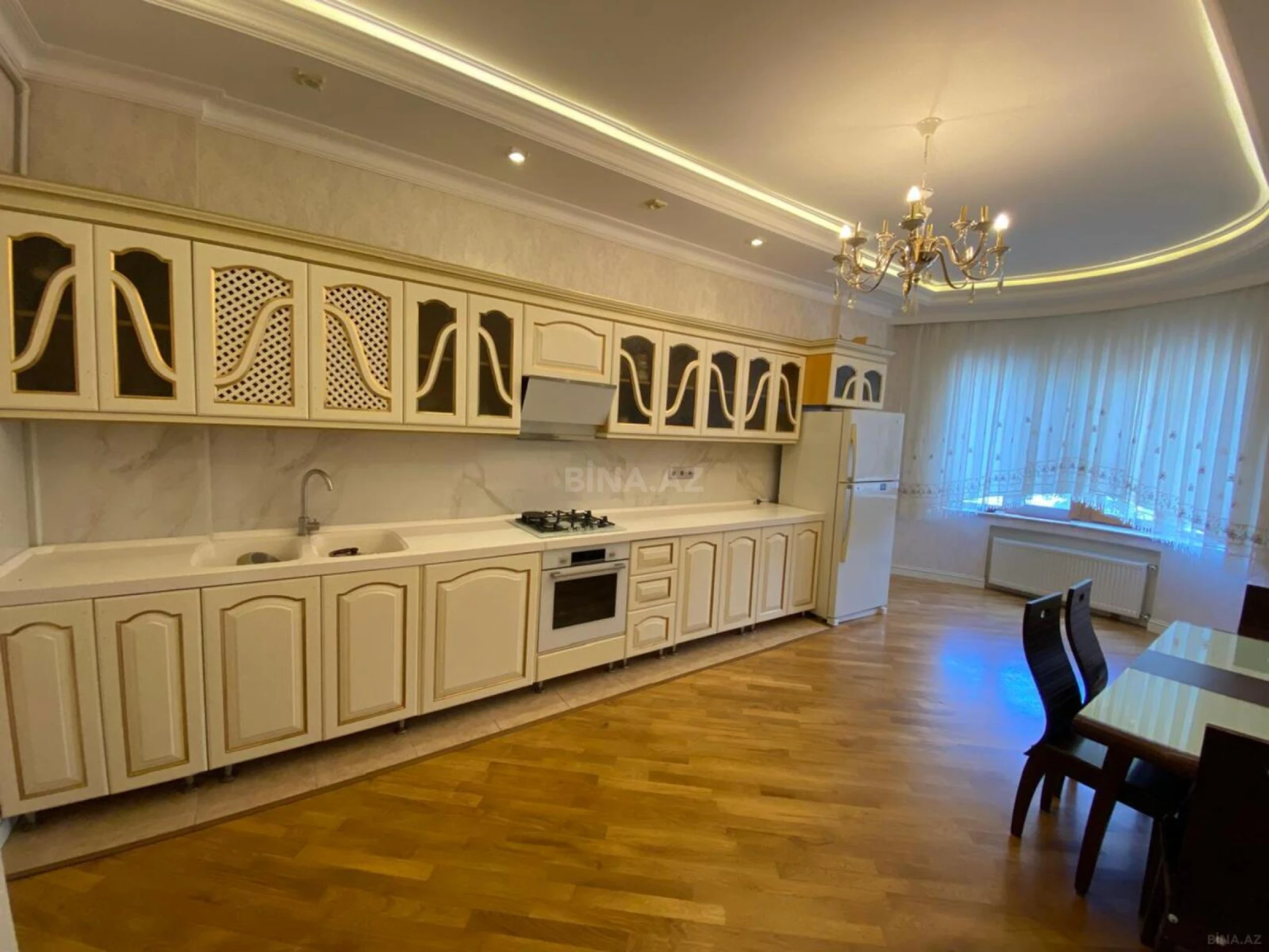 Kirayə verilir 3 otaqlı mənzil 120 m²