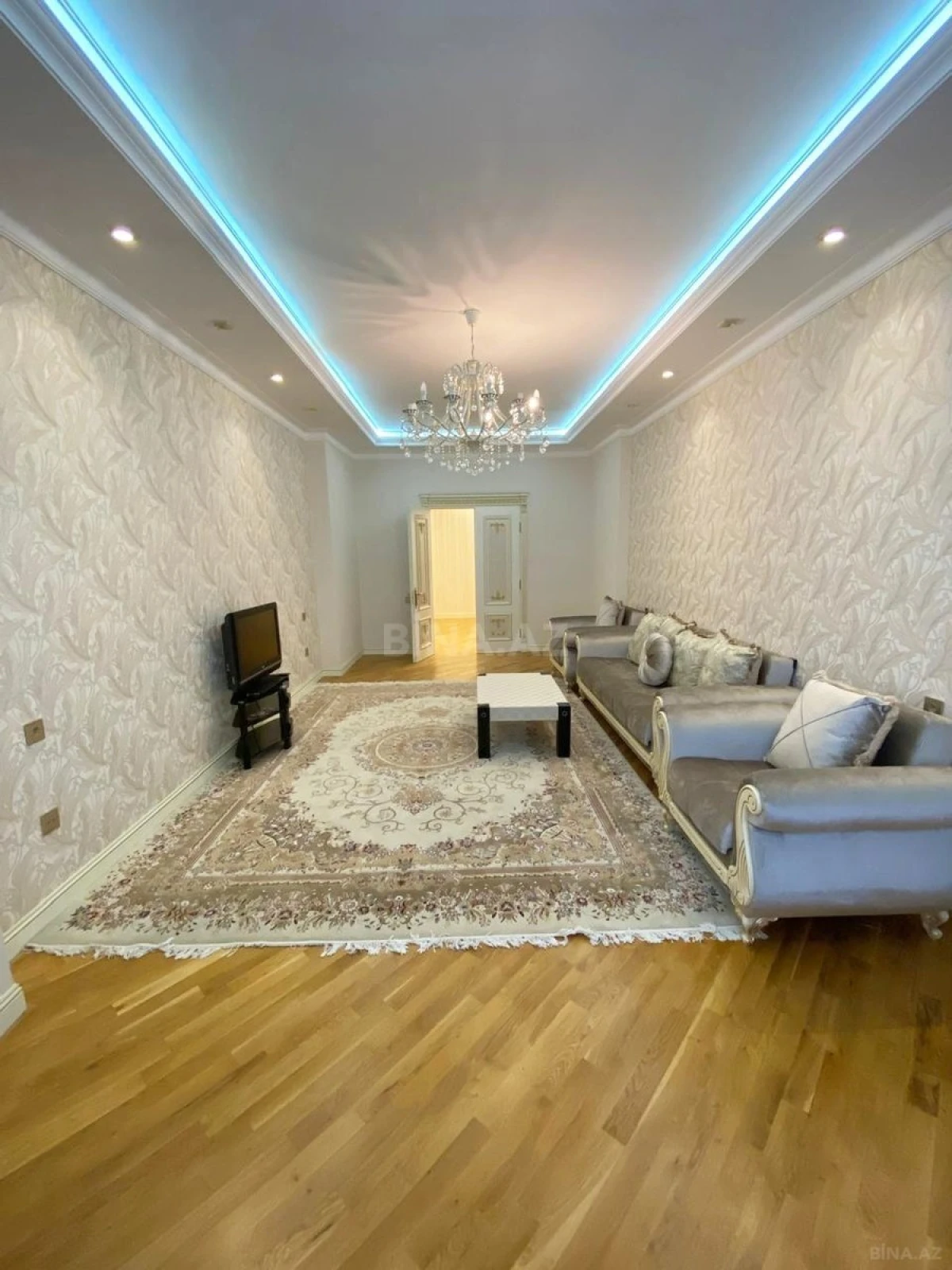 Kirayə verilir 3 otaqlı mənzil 120 m²