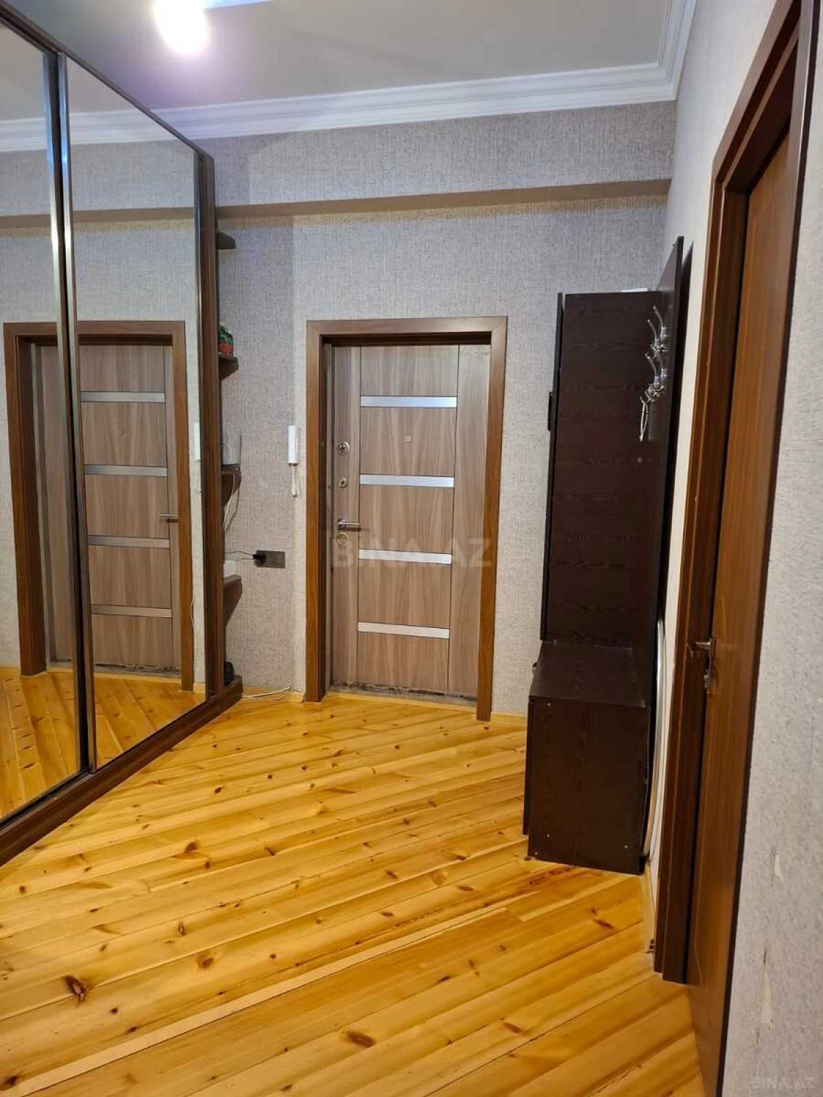 Satılır 3 otaqlı mənzil 105 m²