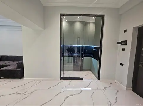 Kirayə verilir 2 otaqlı mənzil 80 m²