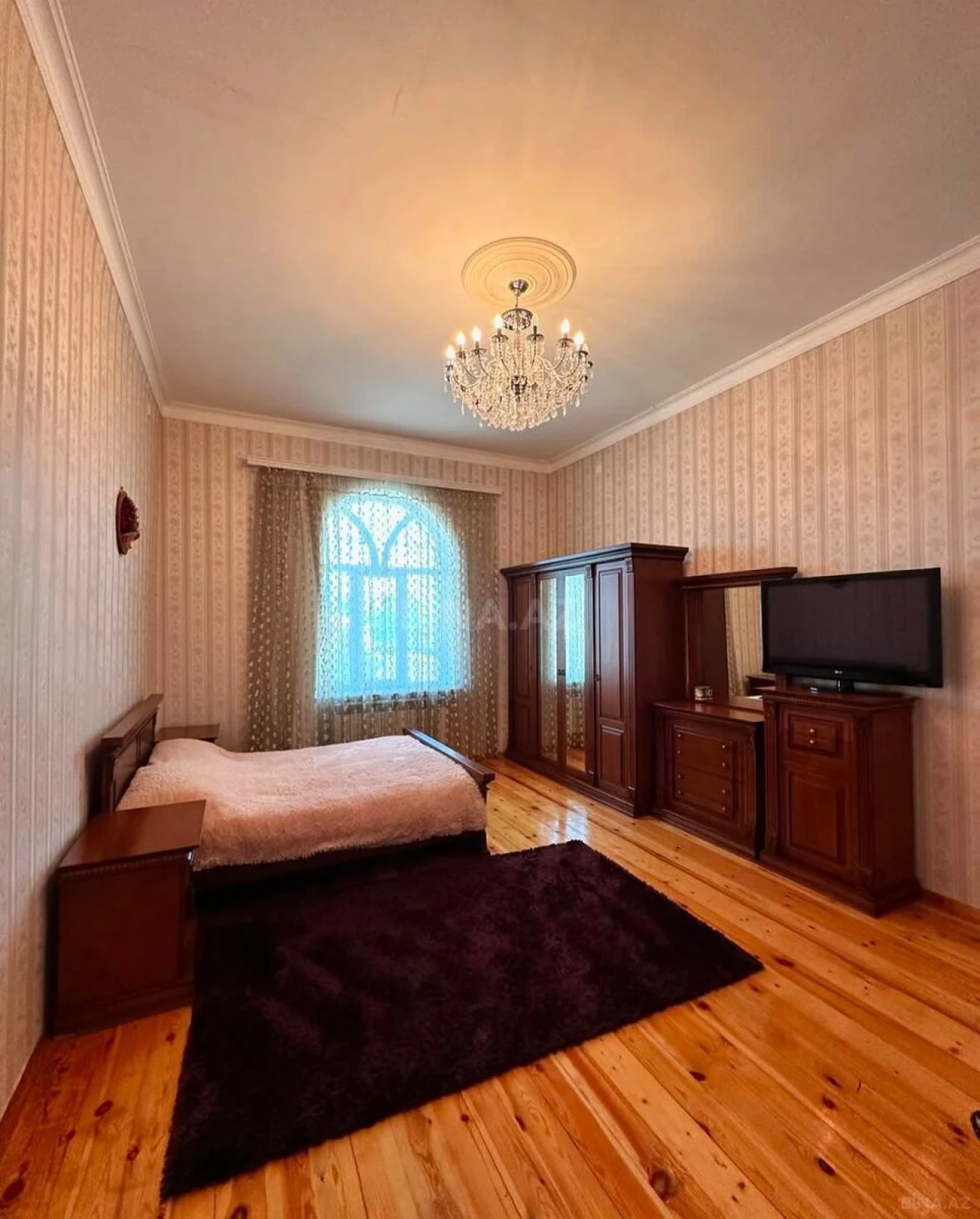 Satılır 5 otaqlı həyət evi 300 m²