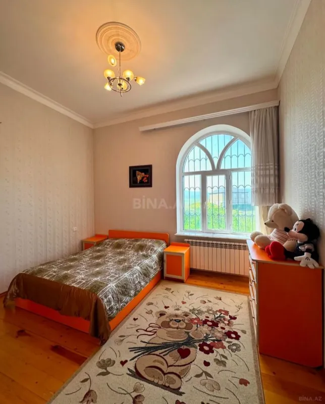 Satılır 5 otaqlı həyət evi 300 m²