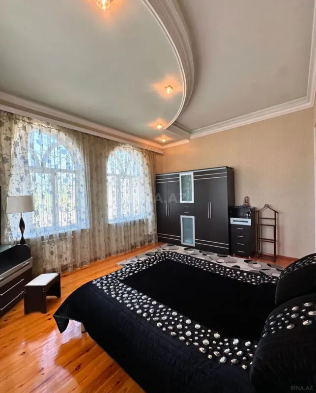 Satılır 5 otaqlı həyət evi 300 m²