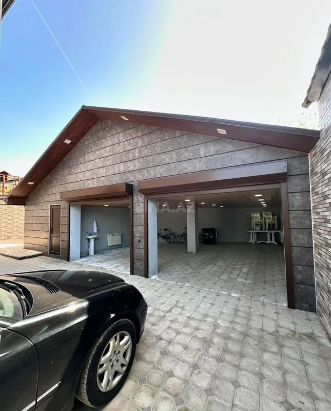 Satılır 5 otaqlı həyət evi 300 m²