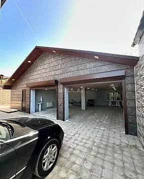 Satılır 5 otaqlı həyət evi 300 m²