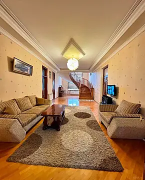 Satılır 5 otaqlı həyət evi 300 m²
