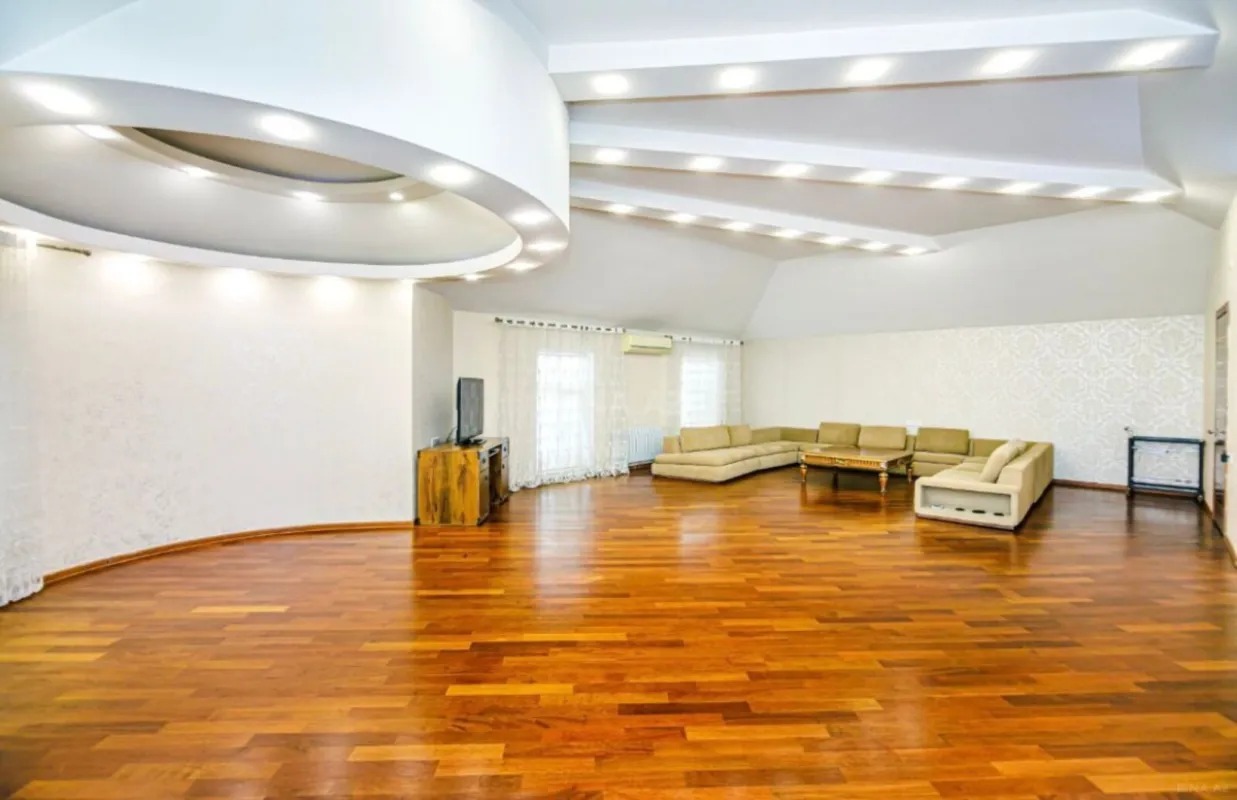 Kirayə verilir 8 otaqlı həyət evi 600 m²
