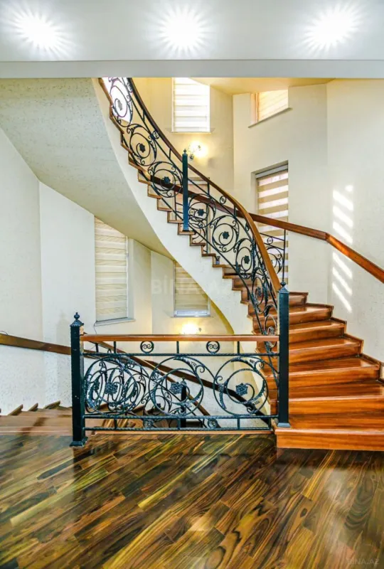 Kirayə verilir 8 otaqlı həyət evi 600 m²