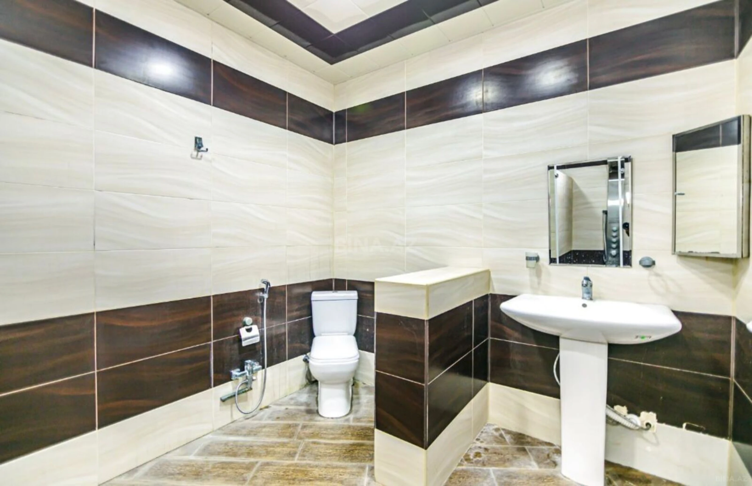 Kirayə verilir 8 otaqlı həyət evi 600 m²