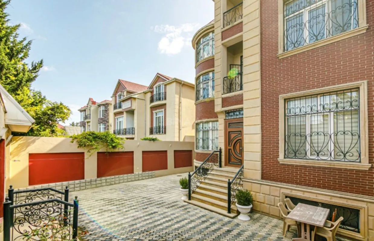 Kirayə verilir 8 otaqlı həyət evi 600 m²