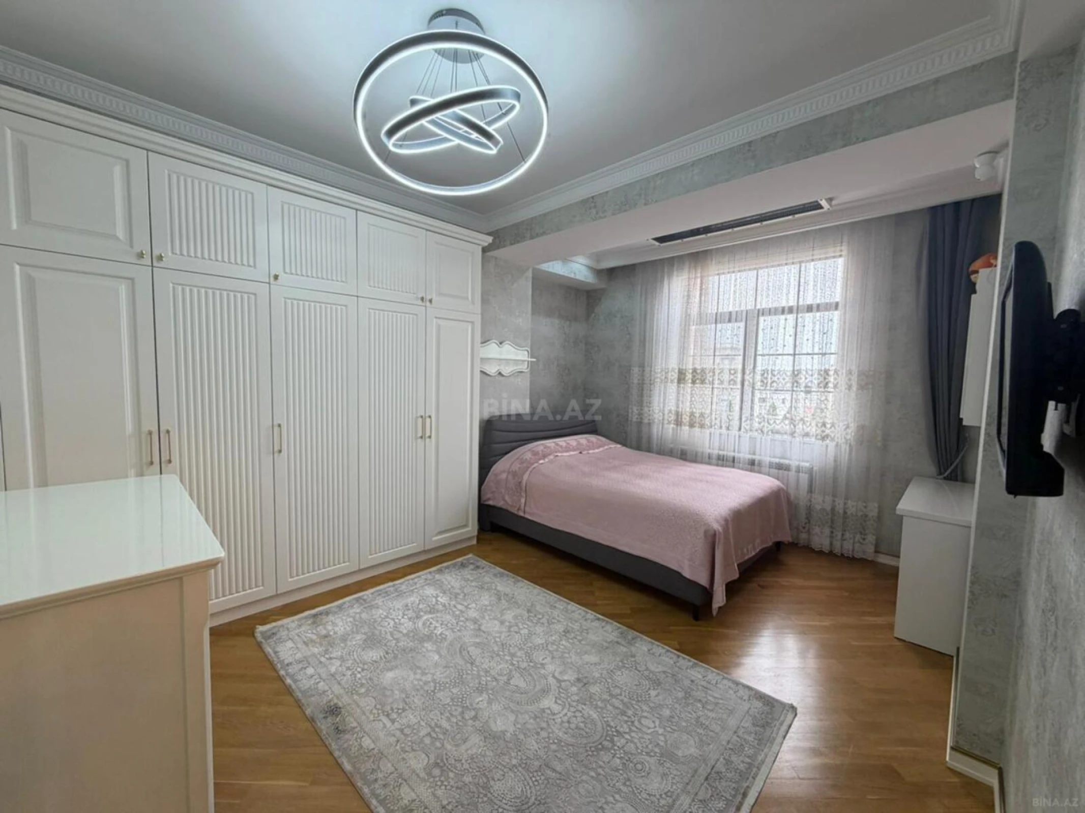 Satılır 3 otaqlı mənzil 155 m²