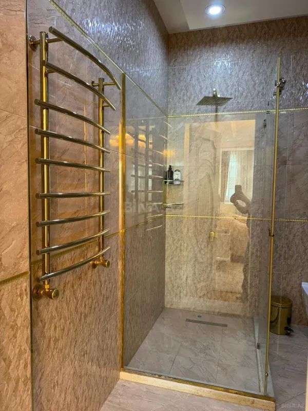 Satılır 3 otaqlı mənzil 155 m²