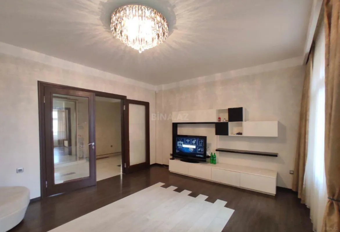 Kirayə verilir 2 otaqlı mənzil 100 m²