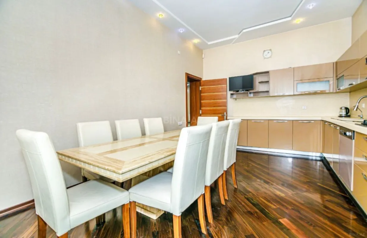 Kirayə verilir 8 otaqlı həyət evi 500 m²