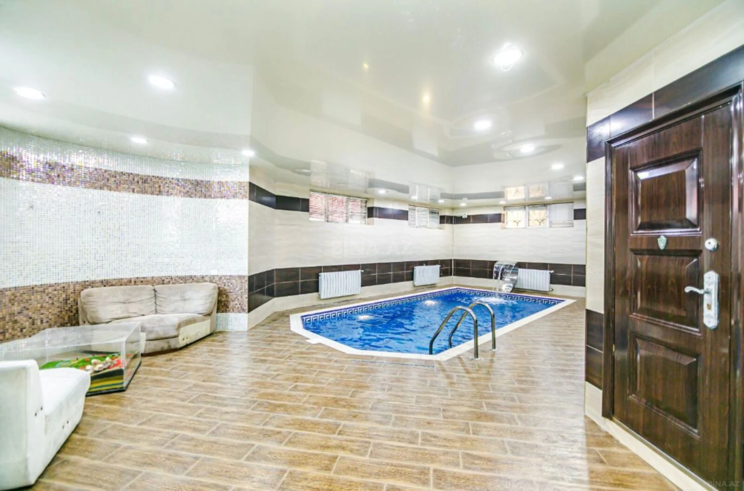 Kirayə verilir 8 otaqlı həyət evi 500 m²