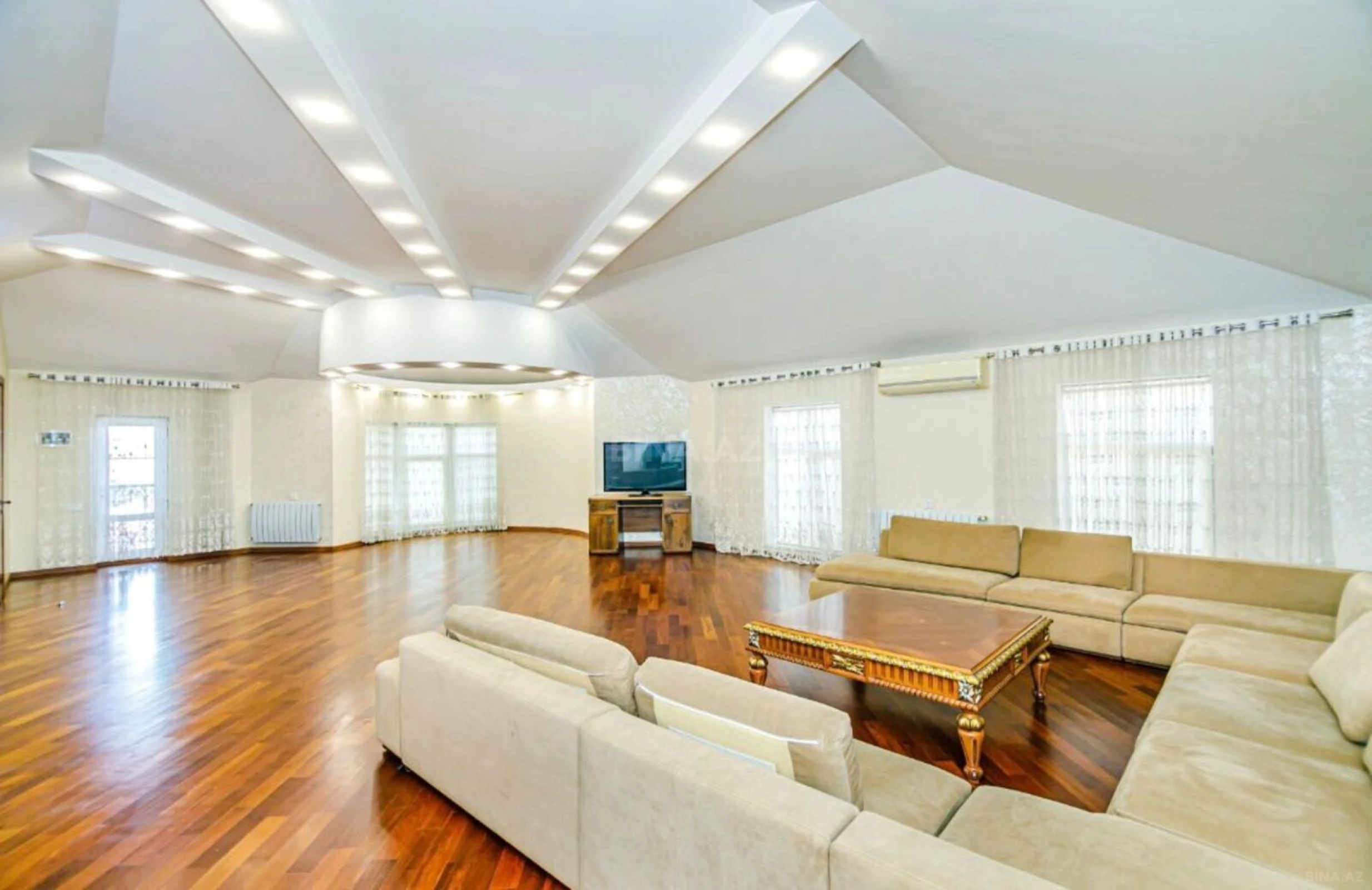Kirayə verilir 8 otaqlı həyət evi 500 m²