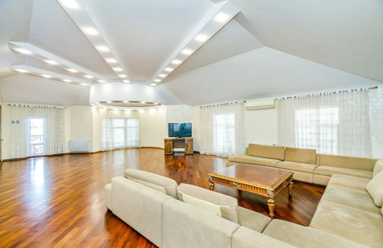 Kirayə verilir 8 otaqlı həyət evi 500 m²
