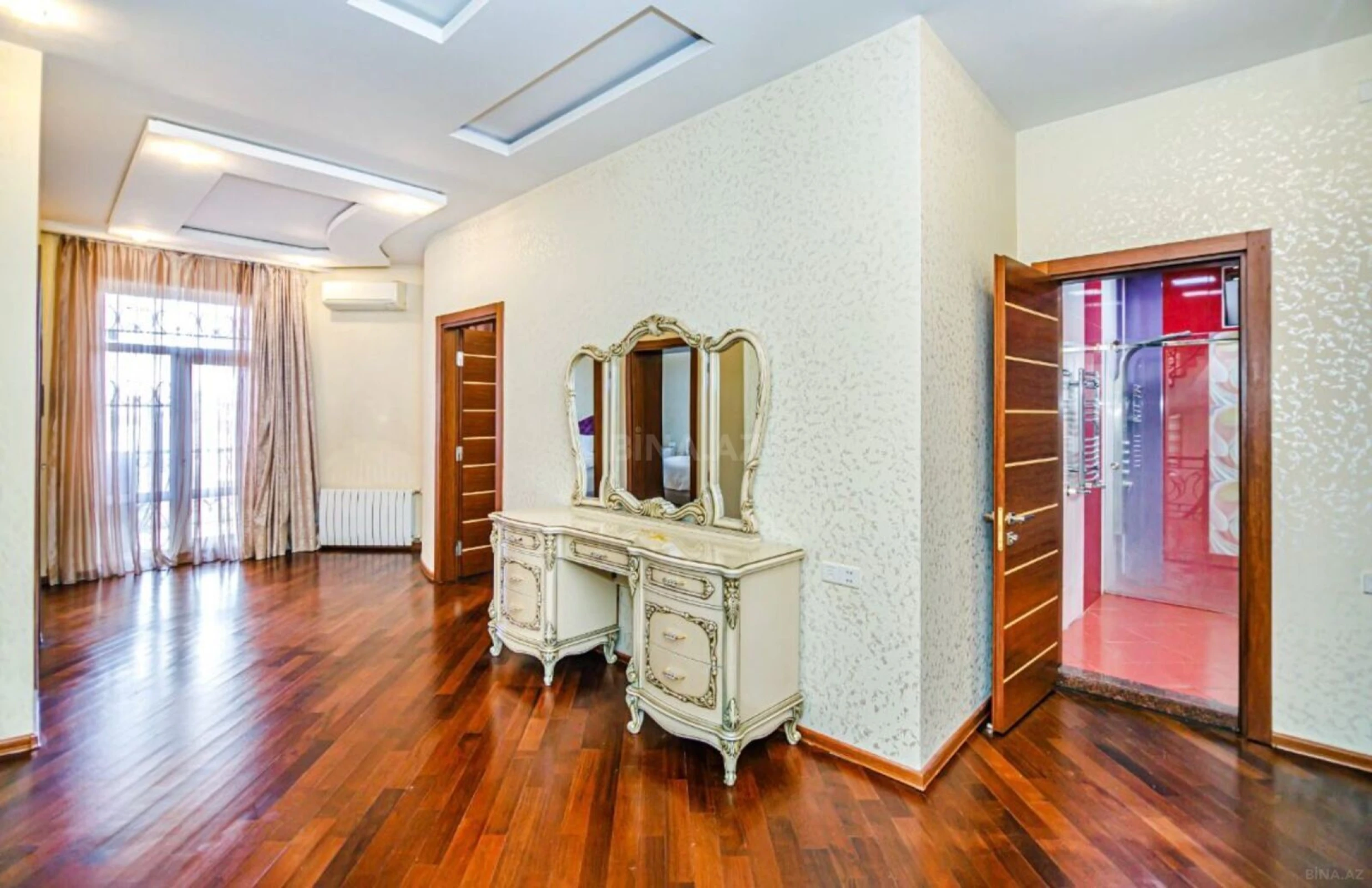 Kirayə verilir 8 otaqlı həyət evi 500 m²