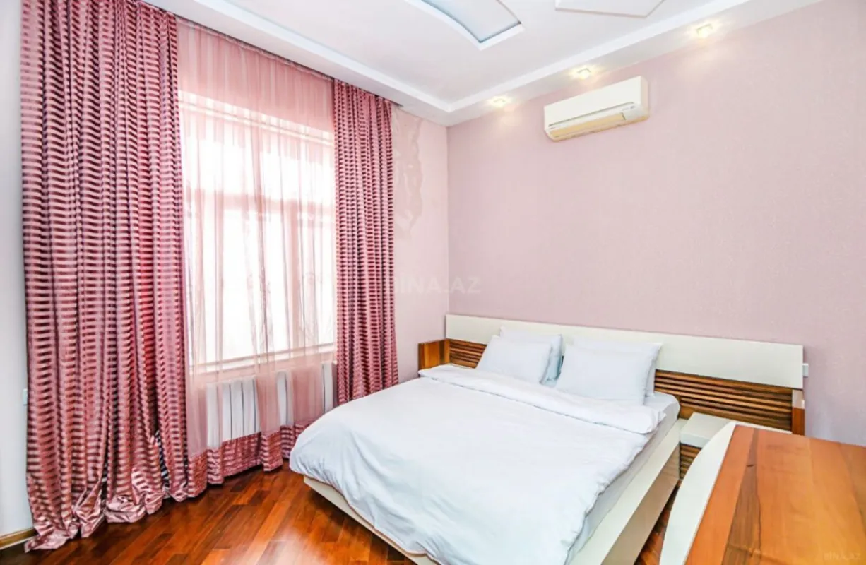 Kirayə verilir 8 otaqlı həyət evi 500 m²
