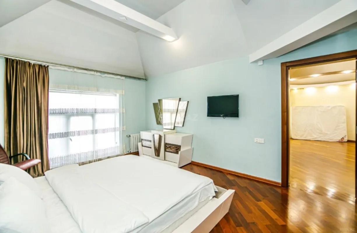 Kirayə verilir 8 otaqlı həyət evi 500 m²