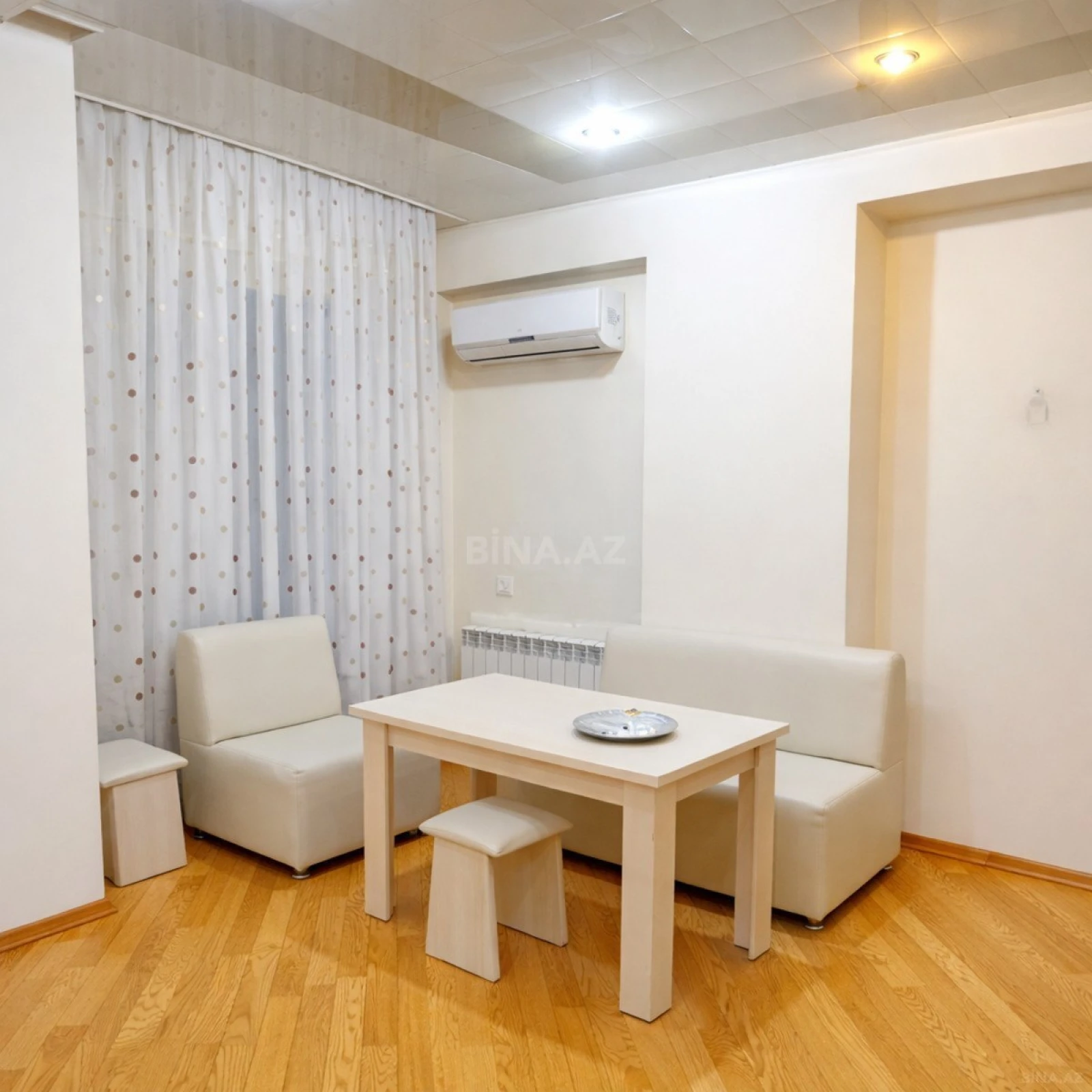 Satılır 3 otaqlı mənzil 137 m²
