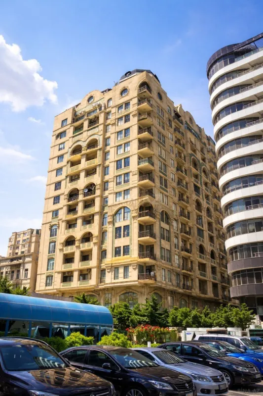 Satılır 3 otaqlı mənzil 137 m²