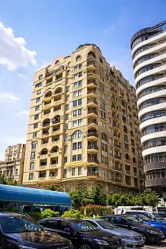 Satılır 3 otaqlı mənzil 137 m²